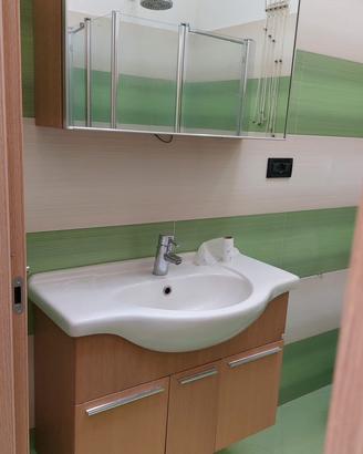 Lavandino con mobile bagno + specchiera con luce