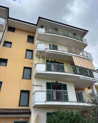 Immobile di 100 m² con 4 locali a Orta di Atella