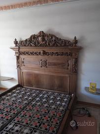 antico letto matrimoniale in noce