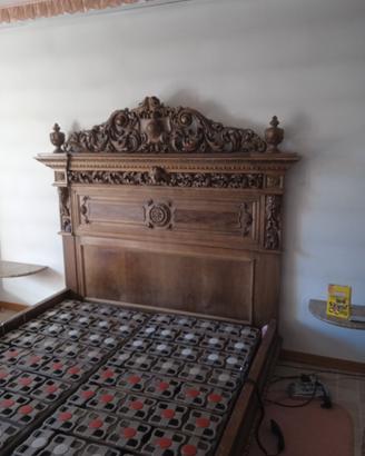 antico letto matrimoniale in noce