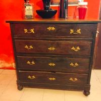 Comò o cassettiera antica