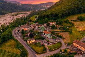 2 LOCALI A LANGHIRANO