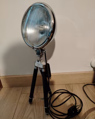 Lampada treppiede