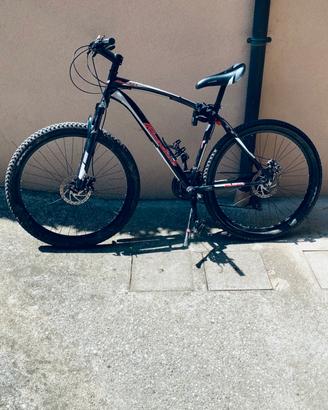 Bicicletta mountain bike