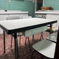 tavolo vintage in formica anni ’50 con sedie