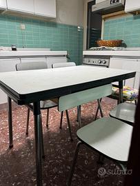 tavolo vintage in formica anni ’50 con sedie