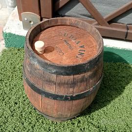 piccola botte di legno 