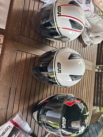 Caschi Givi