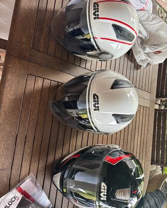 Caschi Givi