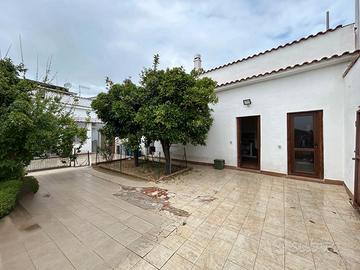 Indipendente ristrutturata con giardino e terrazzo