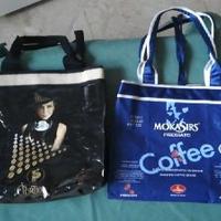 Borse realizzate con sacchetti del caffè