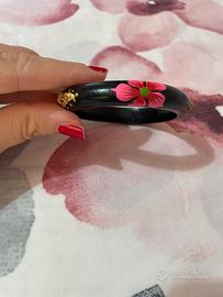 Bracciale in legno rotondo con decorazioni