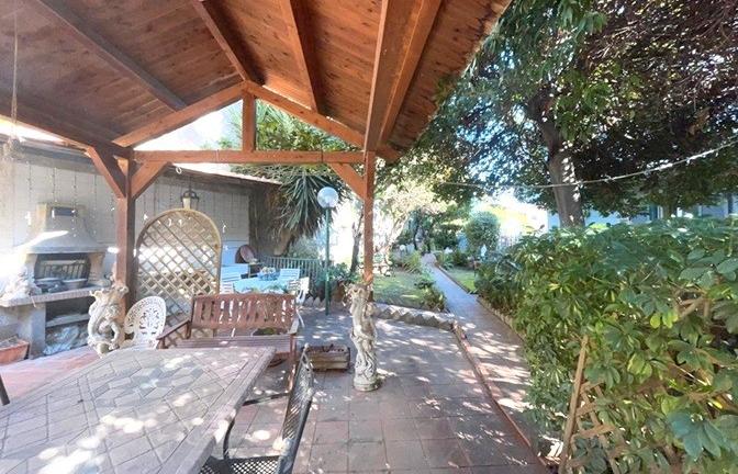 Via guadagno- 3 vani con giardino e terrazzo