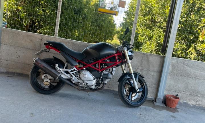 Ducati monster 750