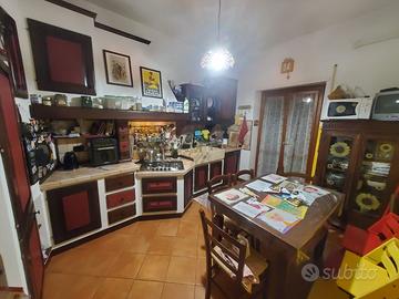 Cucina in legno massello