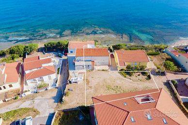 Casa fronte mare con giardino a 240 metri dalla sp