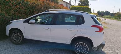 Auto peugeot 2008