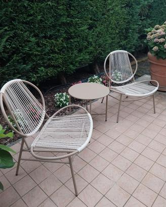 sedie e tavolino da giardino
