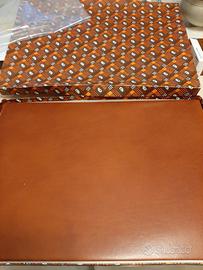 sottotavolo da scrivania in pelle marrone