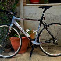 bici da corsa full carbon kuota