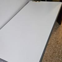 scrivania/tavolo