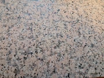 Piastrelle in granito rosa 