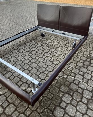 Letto matrimoniale con testiera ecopelle marrone
