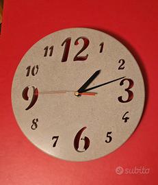 Orologio in pietra da parete