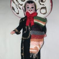 Bambola in costume tradizionale Messicano