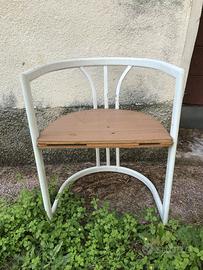 Sedie in metallo e legno
