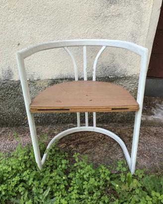 Sedie in metallo e legno