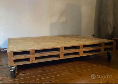 Pedana in legno con le ruote