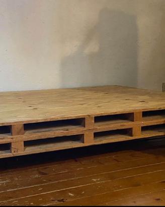 Pedana in legno con le ruote
