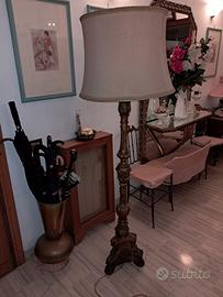 Antico Candelabro in legno