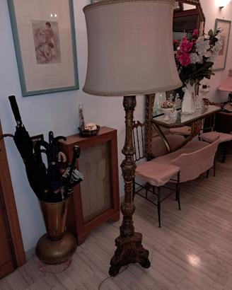 Antico Candelabro in legno