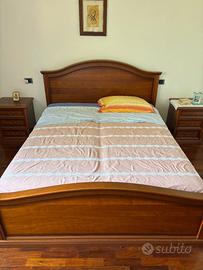 Letto matrimoniale classico in legno