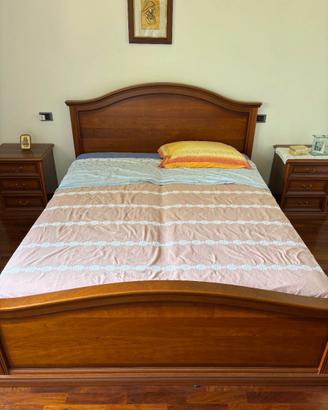 Letto matrimoniale classico in legno