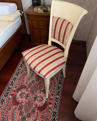 Sedia imbottita in legno laccato