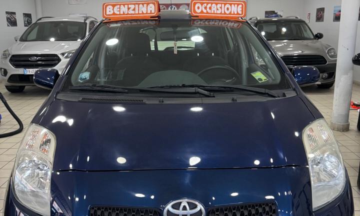 Toyota Yaris 1.0 benzina nuova