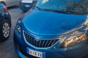 Lancia Ypsilon benzina hybrid 