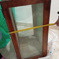 nicchia di legno con luce
