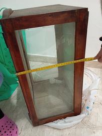 nicchia di legno con luce