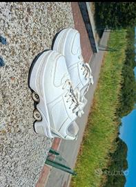 scarpe con rotelle