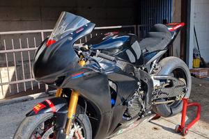 Honda CBR 1000 RR pronto pista
