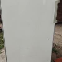 mini frigo con congelatore. 