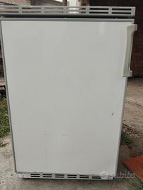 mini frigo con congelatore. 