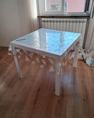 Tavolo allungabile bianco con piano in vetro