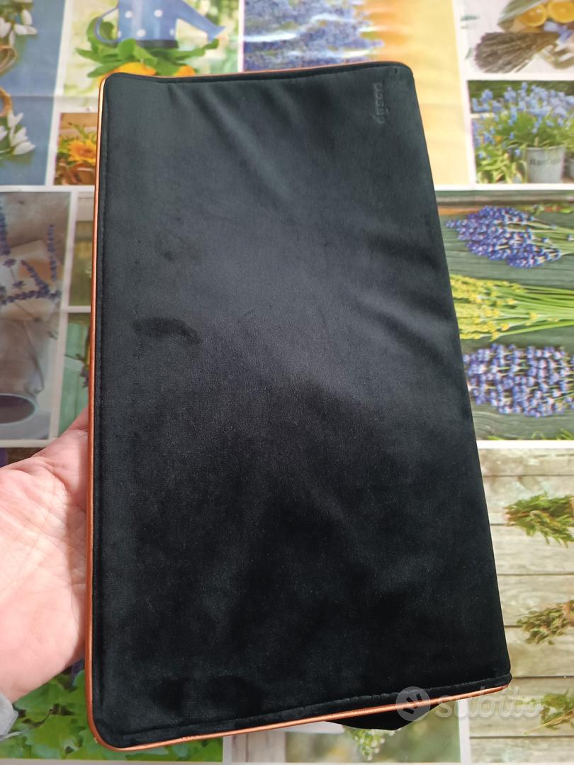 Travel bag semirigida progettata da Dyson Elettrodomestici In