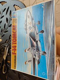 modello aereo  F 14 tomcat della italeri