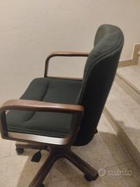 Titolo: Poltrona ufficio vintage anni ’70 in legno